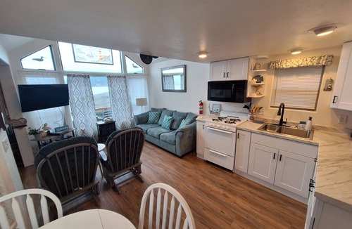 Smith River Cabin | Oceanfront Cabin 4 with Private Jacuzzi & Stunning Views