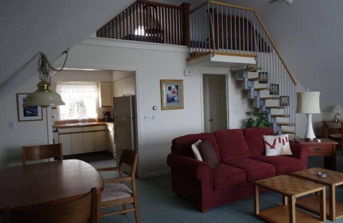 York Harbor Apartment | Oceanfront Carriage House Apt. w/Spectacular Views