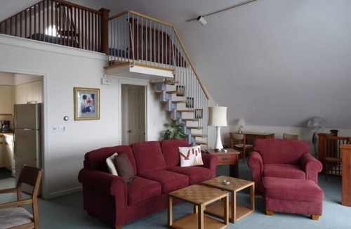 York Harbor Apartment | Oceanfront Carriage House Apt. w/Spectacular Views