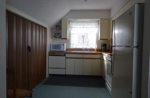 York Harbor Apartment | Oceanfront Carriage House Apt. w/Spectacular Views