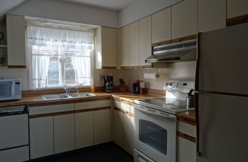 York Harbor Apartment | Oceanfront Carriage House Apt. w/Spectacular Views