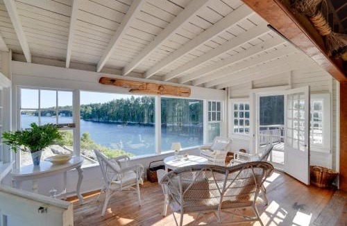 Boothbay Harbor House | Oceanfront Cottage with Deck 2 Mi to Boothbay Harbor