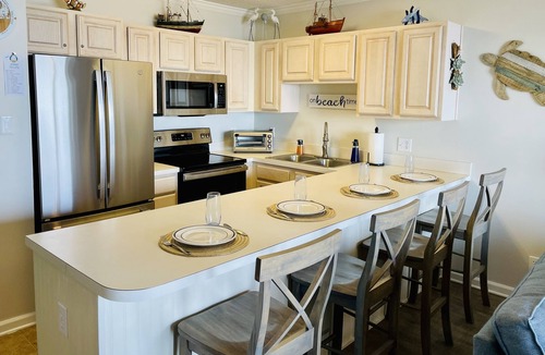 Ocean Isle Beach Condo | Oceanfront Condo 2BR direct beach access + pool nSummer opening: 7/25-8/1