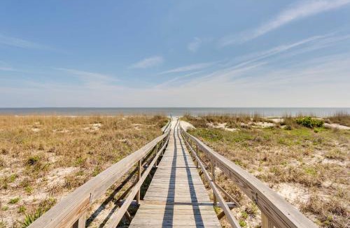 Oceanmarsh Subdivision Apartment | Oceanfront Condo in Harbor Island Community!