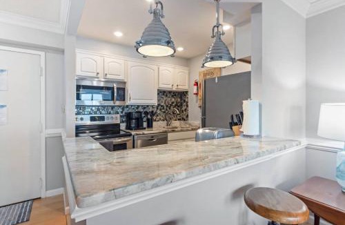 Northeast Virginia Beach House | Oceanfront Condo, Heated Pool, Fitness Center