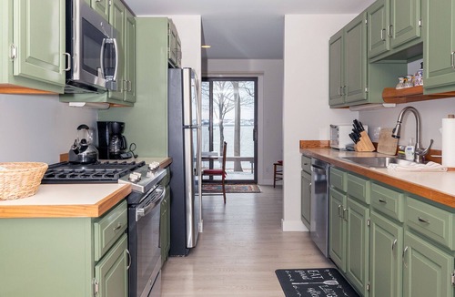 Glen Cove Condo | Oceanfront Condo overlooking Rockland Harbor and pier. Permit#STR22-30