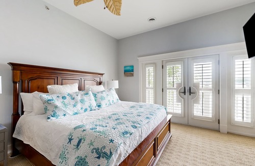 Edgecomb Condo | Oceanfront condo with fireplace, central AC, grill, washer/dryer & shared dock