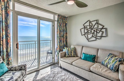 Myrtle Beach Apartment | Oceanfront Condo with Beach Access Near Boardwalk!