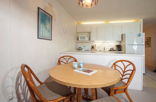 Kihei Condo | Oceanfront Corner Condo | Panoramic Views + Pool | Peaceful Kihei Escape w/AC