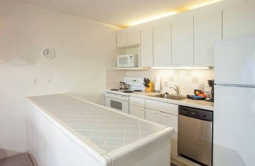 Kihei Condo | Oceanfront Corner Condo | Panoramic Views + Pool | Peaceful Kihei Escape w/AC