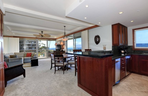 Kaanapali Condo | Oceanfront Corner Unit - #201 - Panoramic Ocean View - Over 170 "5" star reviews