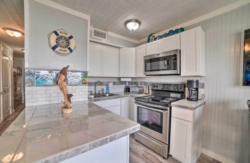 North Beach Condo | Oceanfront Corpus Christi Escape w/Community Pool