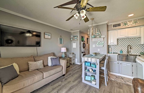 North Beach Condo | Oceanfront Corpus Christi Condo: Resort Perks!
