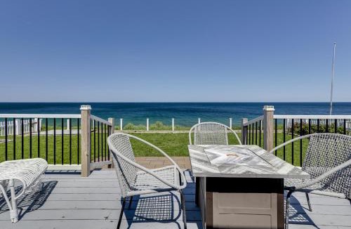 Plymouth House | Oceanfront Cottage on Cape Cod Bay with Game Room