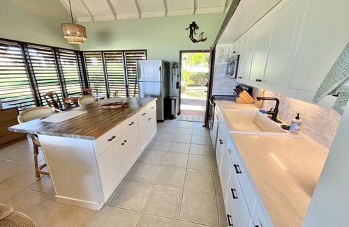 Maunaloa Cottage | Oceanfront Cottage 5A