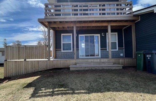 Summerside House | Oceanfront Cottage w/Upper Balcony View