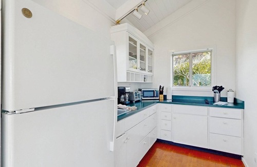 Mendocino House | Oceanfront cottage with beach views & deck