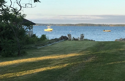 Western Shore Cottage | Oceanfront cozy comfortable cottage!