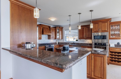 Bay Roberts House | Oceanfront, direct shoreline access, main floor master, jet tub, full ensuite.