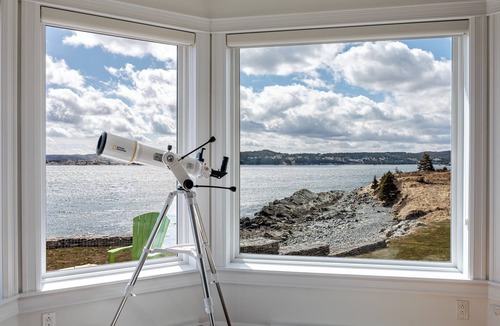 Bay Roberts House | Oceanfront, direct shoreline access, main floor master, jet tub, full ensuite.