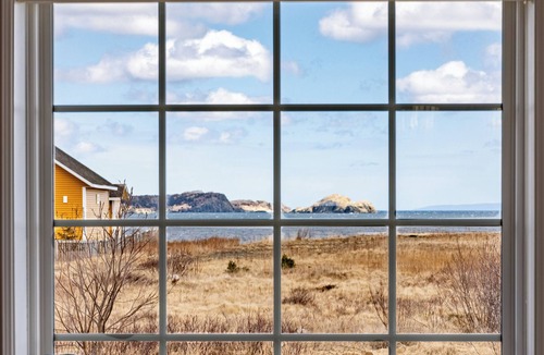 Bay Roberts House | Oceanfront, direct shoreline access, main floor master, jet tub, full ensuite.