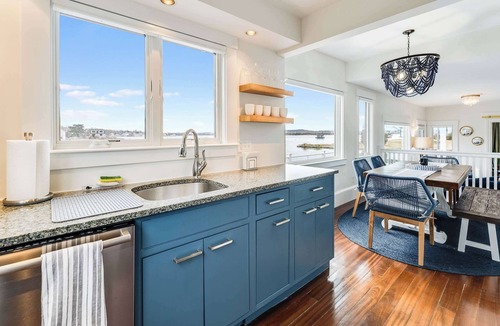 Gloucester House | Oceanfront Dock Escape ~ Kayaks & Paddleboards