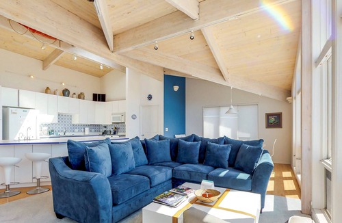 Bayshore House | Oceanfront, Dog-Friendly Home just Steps from the Beach w/Free WiFi & Fireplace