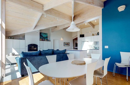 Bayshore House | Oceanfront, Dog-Friendly Home just Steps from the Beach w/Free WiFi & Fireplace