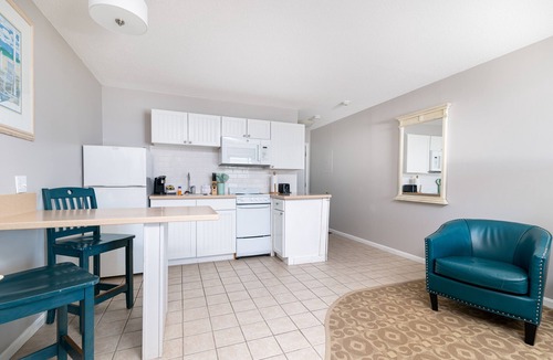 North Truro Apartment | Oceanfront dream studio with full kitchen, AC, bay-view balcony & firepit