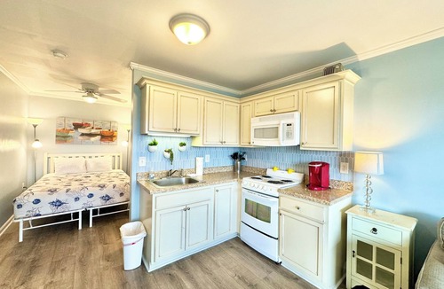 Atlantic Beach Condo | OCEANFRONT DUNESCAPE VIEW Kitchen Pool Private Beach