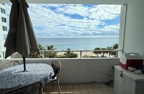 Galt Mile Apartment | Oceanfront Efficiency Escape