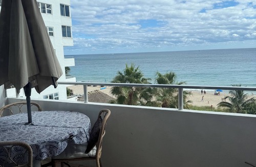 Galt Mile Apartment | Oceanfront Efficiency Escape
