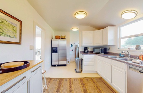 Philo House | Oceanfront Elk Cottage - Deck, Views & 7 Acres