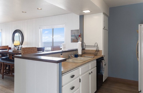 San Simeon Condo | Oceanfront Escape: 4 BR, 3 BA Condominium in San Simeon, Sleeps 10