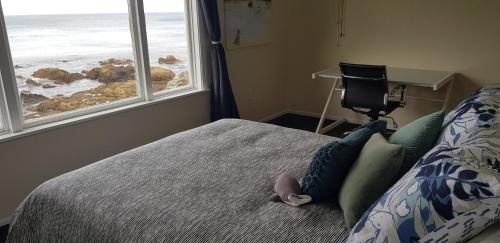 Houghton Bay Apartment | Oceanfront Escape