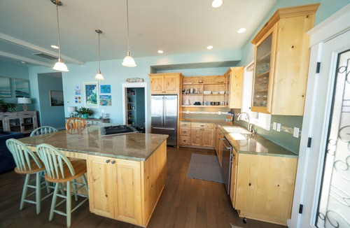Gleneden Beach House | Oceanfront Escape. Cozy & Modern Beach House. Sleeps 10