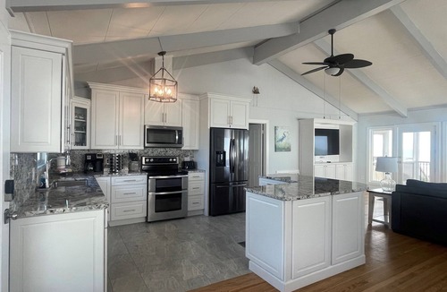 Saint Helena Island House | Oceanfront! Flash Sale ! ScreenPorch! Sleeps 14!