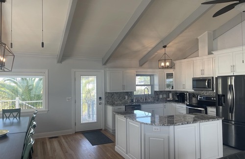 Saint Helena Island House | Oceanfront! Flash Sale ! ScreenPorch! Sleeps 14!