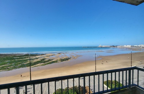Les Sables d'Olonne Apartment | Oceanfront Studio with Balcony in Central Les Sables-d'Olonne
