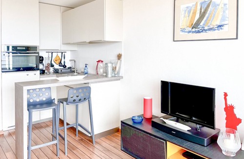 La Chaume Apartment | Oceanfront studio with swimming pool in La Chaume