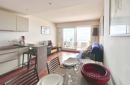 La Chaume Apartment | Oceanfront studio with swimming pool in La Chaume