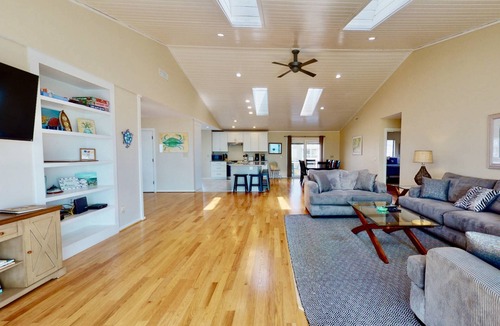 South Beach House | Oceanfront Gem | Wraparound Deck, Private Beach Access, BHI Club + Golf, 3 Suites, Dog Friendly