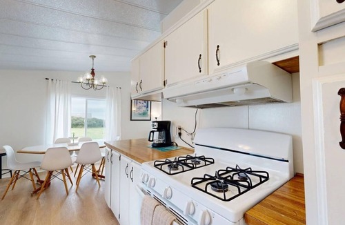 Fort Bragg House | Oceanfront Getaway - Beach Access & Dog-Friendly