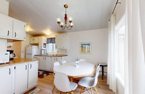 Fort Bragg House | Oceanfront Getaway - Beach Access & Dog-Friendly