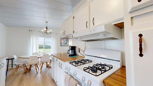 Fort Bragg House | Oceanfront Getaway - Beach Access & Dog-Friendly