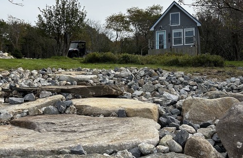 Ragged Island Cabin | Oceanfront glamping in beautiful bunkie 15 minutes from historic Shelburne NS