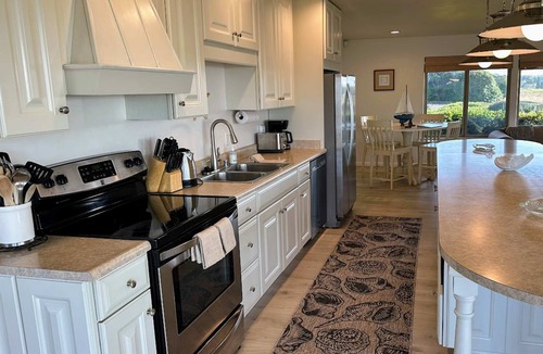 Fort Bragg House | Oceanfront Haven - Hot Tub & Private Beach Access