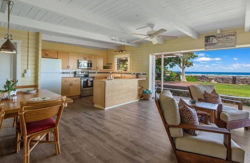 Kamuela House | Oceanfront Hawaiian-style Beach House