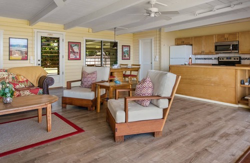 Kamuela House | Oceanfront Hawaiian-style Beach House