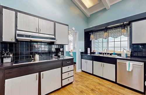 Fort Bragg House | Oceanfront Home-Beach access, Guest House, Hot Tub